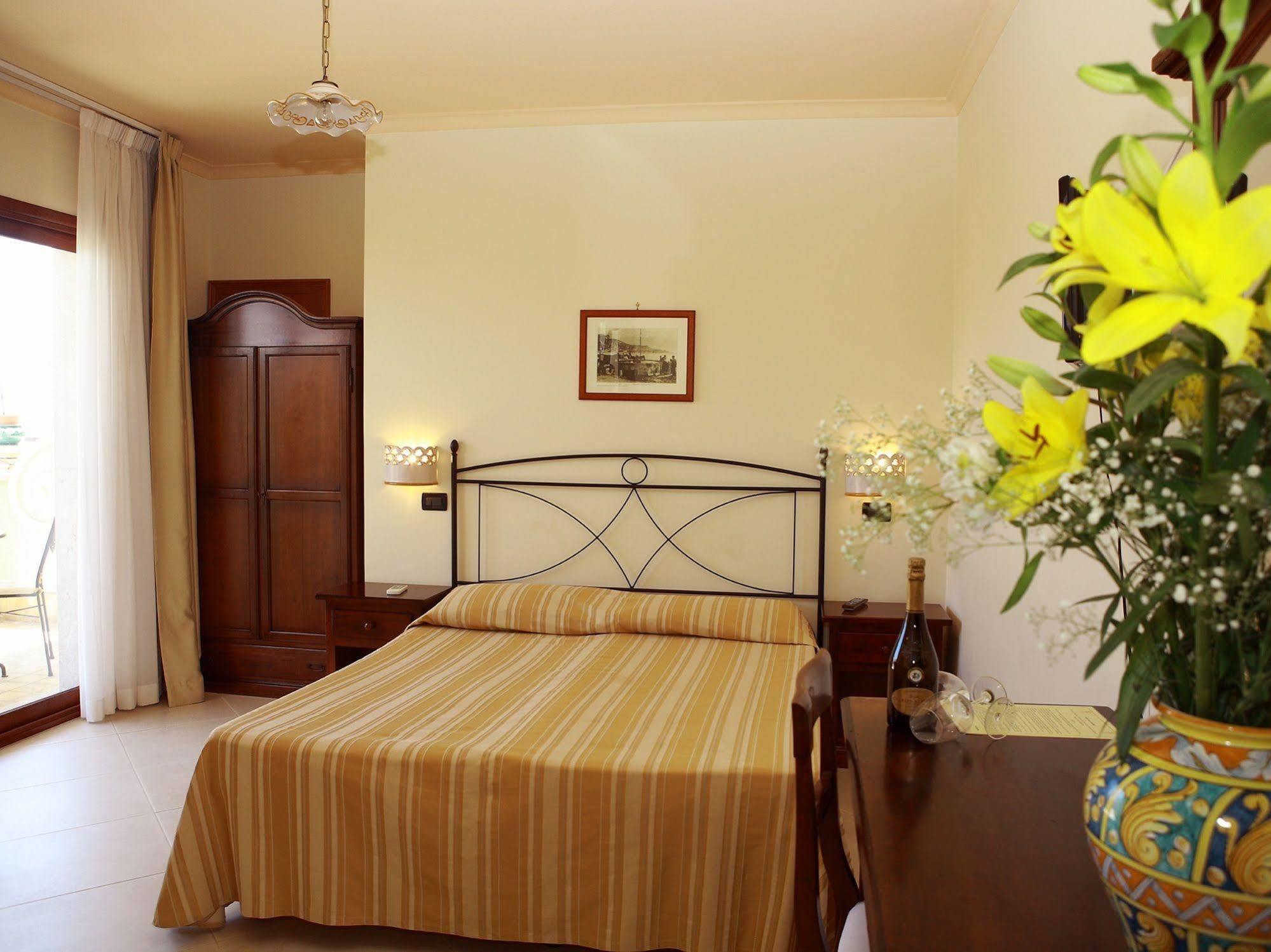 Villa Cristina Giardini Naxos Ngoại thất bức ảnh