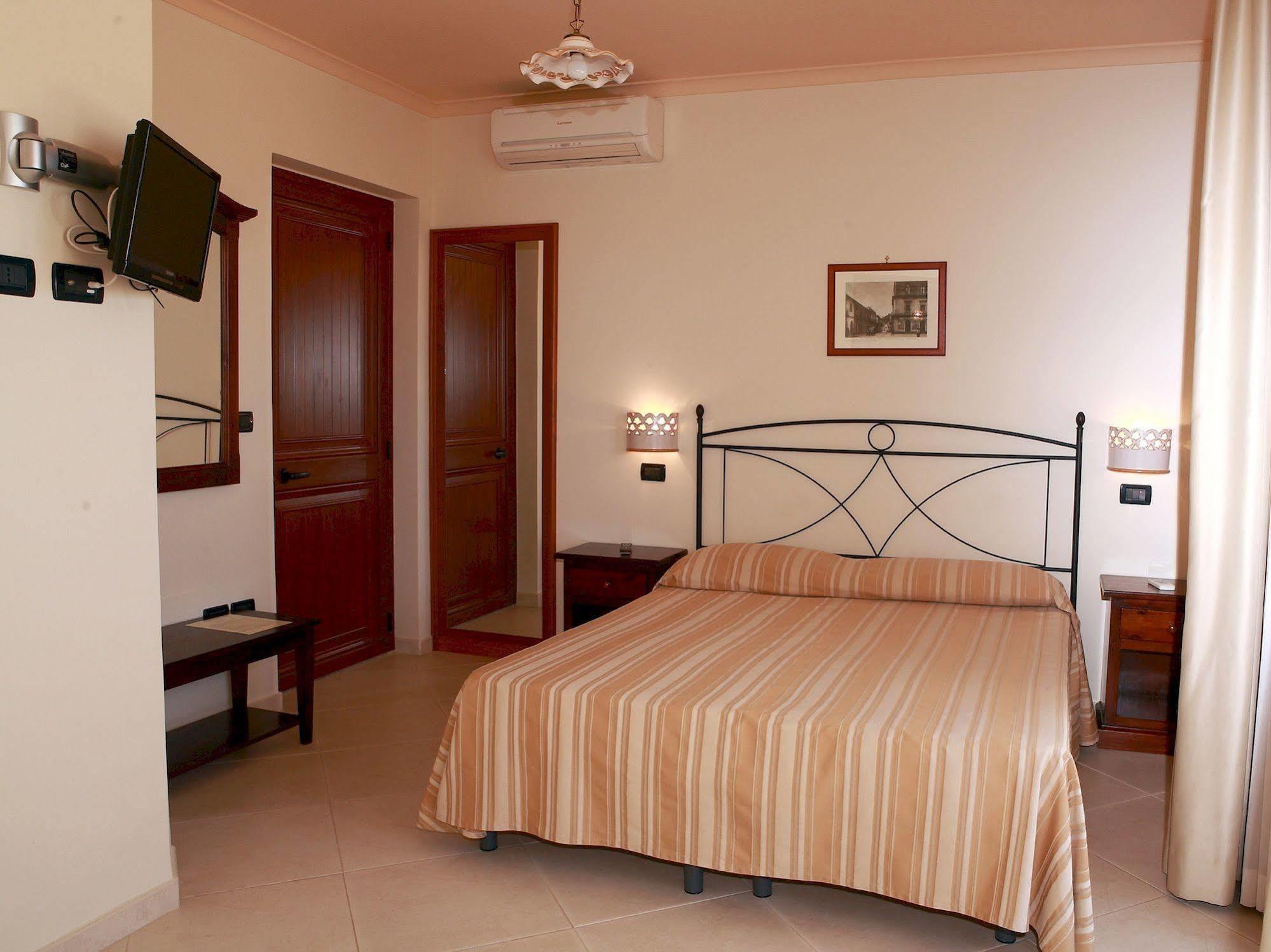 Villa Cristina Giardini Naxos Ngoại thất bức ảnh