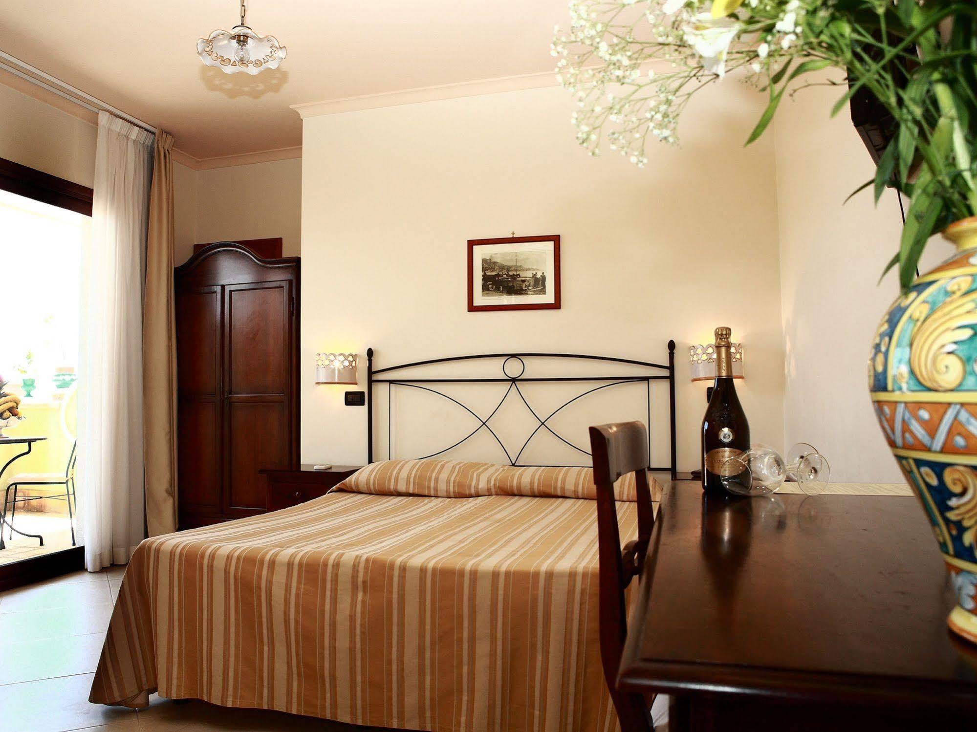 Villa Cristina Giardini Naxos Ngoại thất bức ảnh